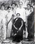 Seshendra with parents , siblings and wife : 1949